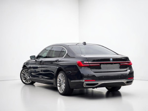 BMW 745Le xDrive Sedan foto 2