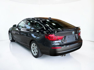 BMW 320i xDrive foto 2
