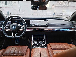 BMW 750e xDrive foto 7