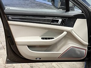 Porsche Panamera Turbo 4×4 A/T foto 4