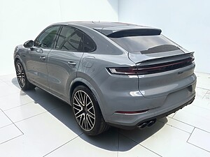 Porsche Cayenne Turbo E-Hybrid Coupé foto 4