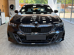BMW 5 Series Touring 540d foto 2