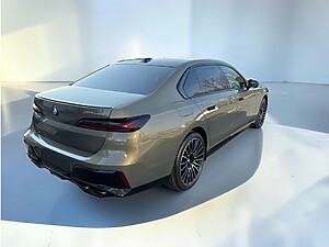 BMW M760e xDrive Sedan foto 6