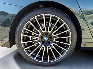 BMW 740d xDrive Sedan foto 9