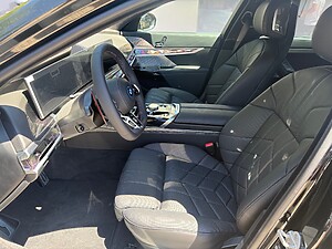 BMW M760e xDrive Sedan foto 8