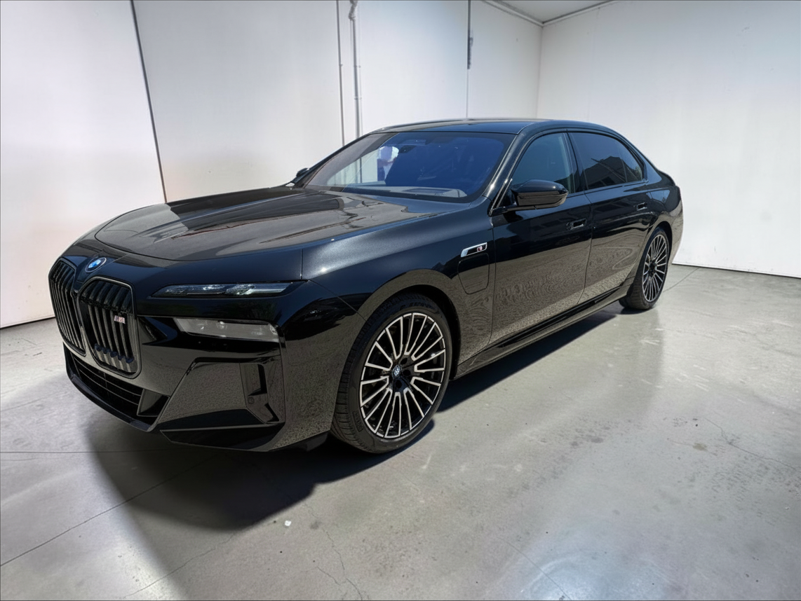 BMW M760e xDrive Sedan