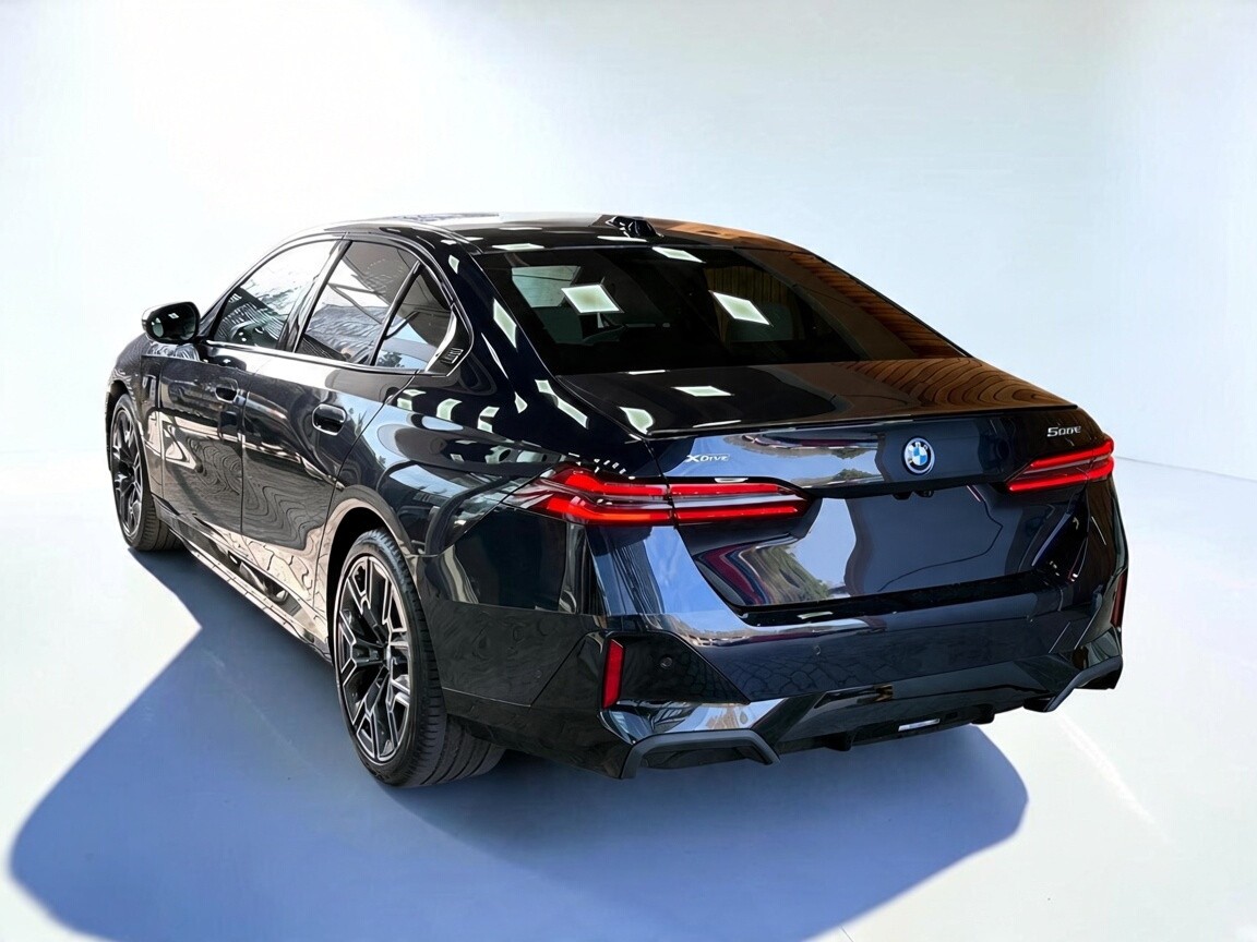 BMW 550e xDrive Sedan foto 4