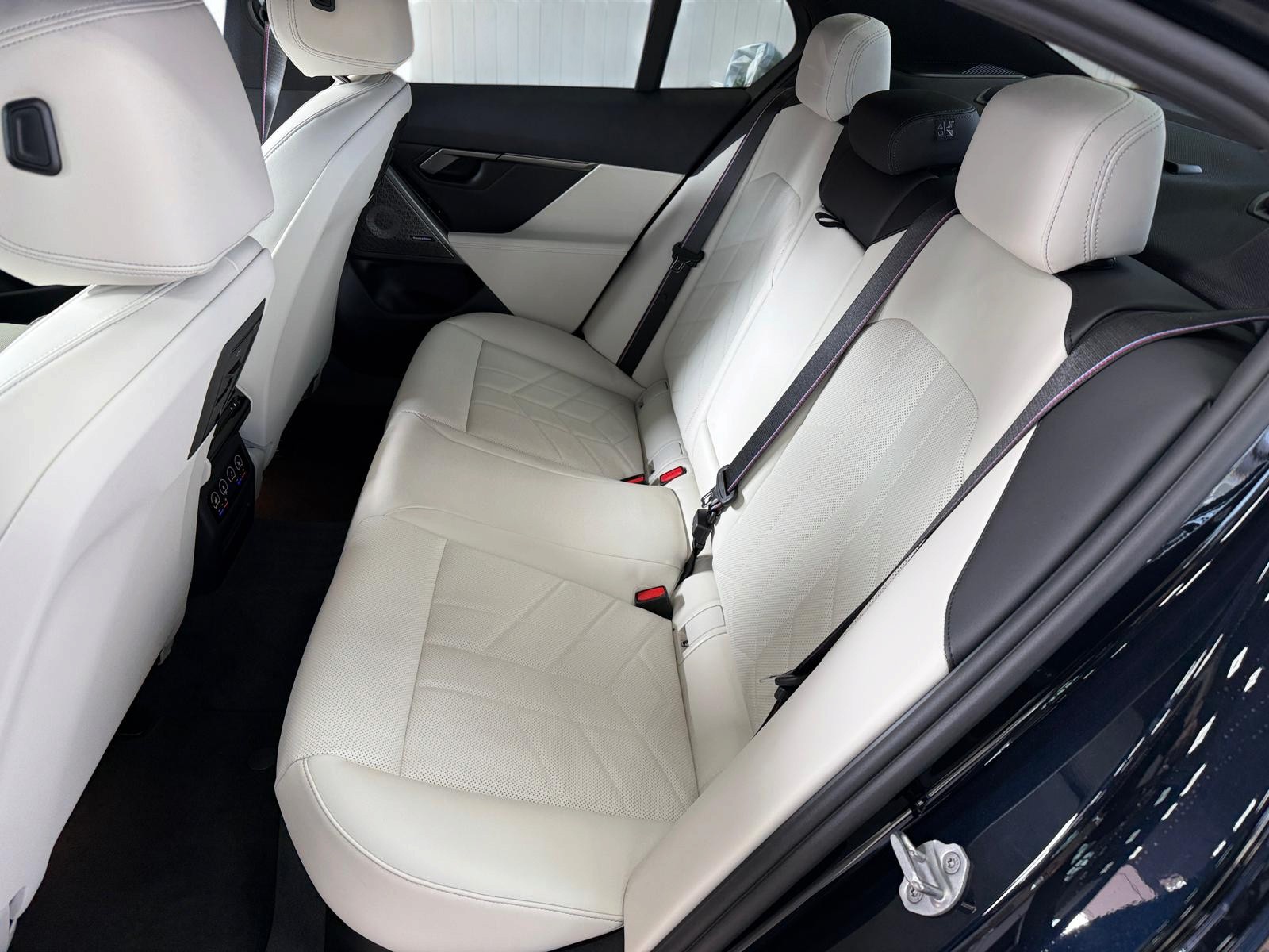 BMW 550e xDrive Sedan foto 9